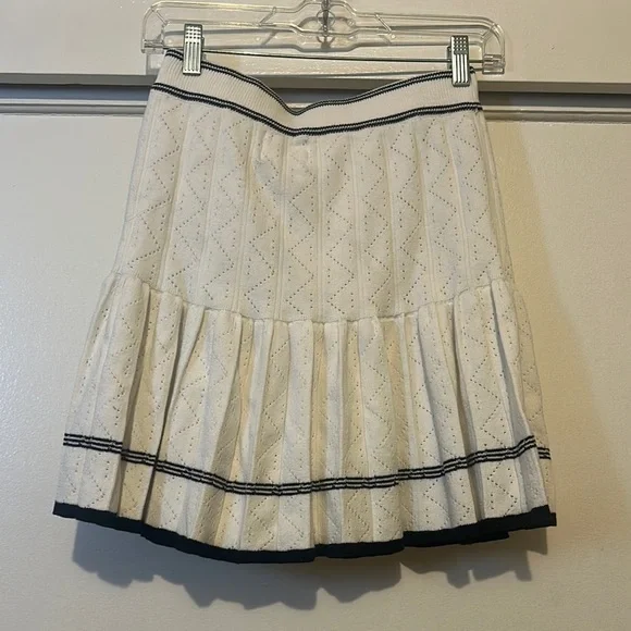 White and Blue Pleated Mini Skater Skirt - Picture 4 of 6